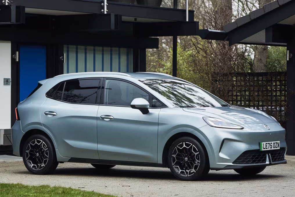 MG4 Urban e MG S5 têm produção nacional confirmada na antiga fábrica da Troller