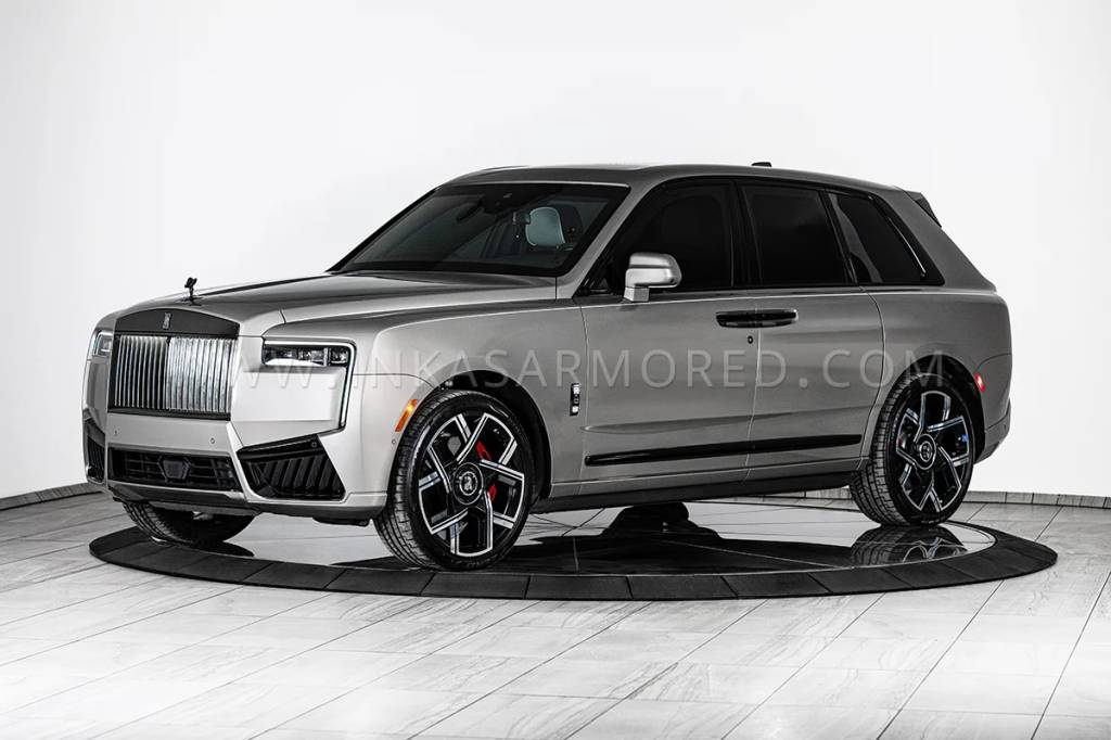 Rolls-Royce Cullinan ganha blindagem discreta que resiste a granadas