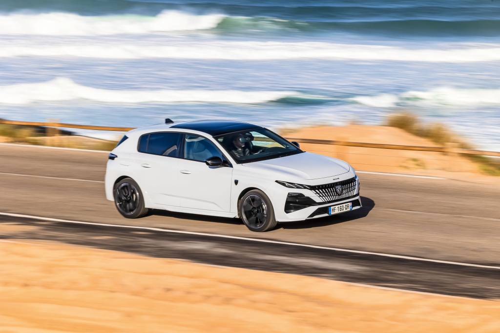 Como anda o novo Peugeot 308, que está mais sofisticado e é híbrido