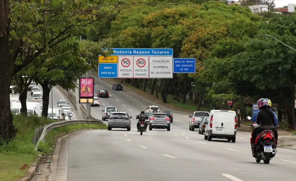 Rodovia em S&atilde;o Paulo com fiscaliza&ccedil;&atilde;o eletr&ocirc;nica