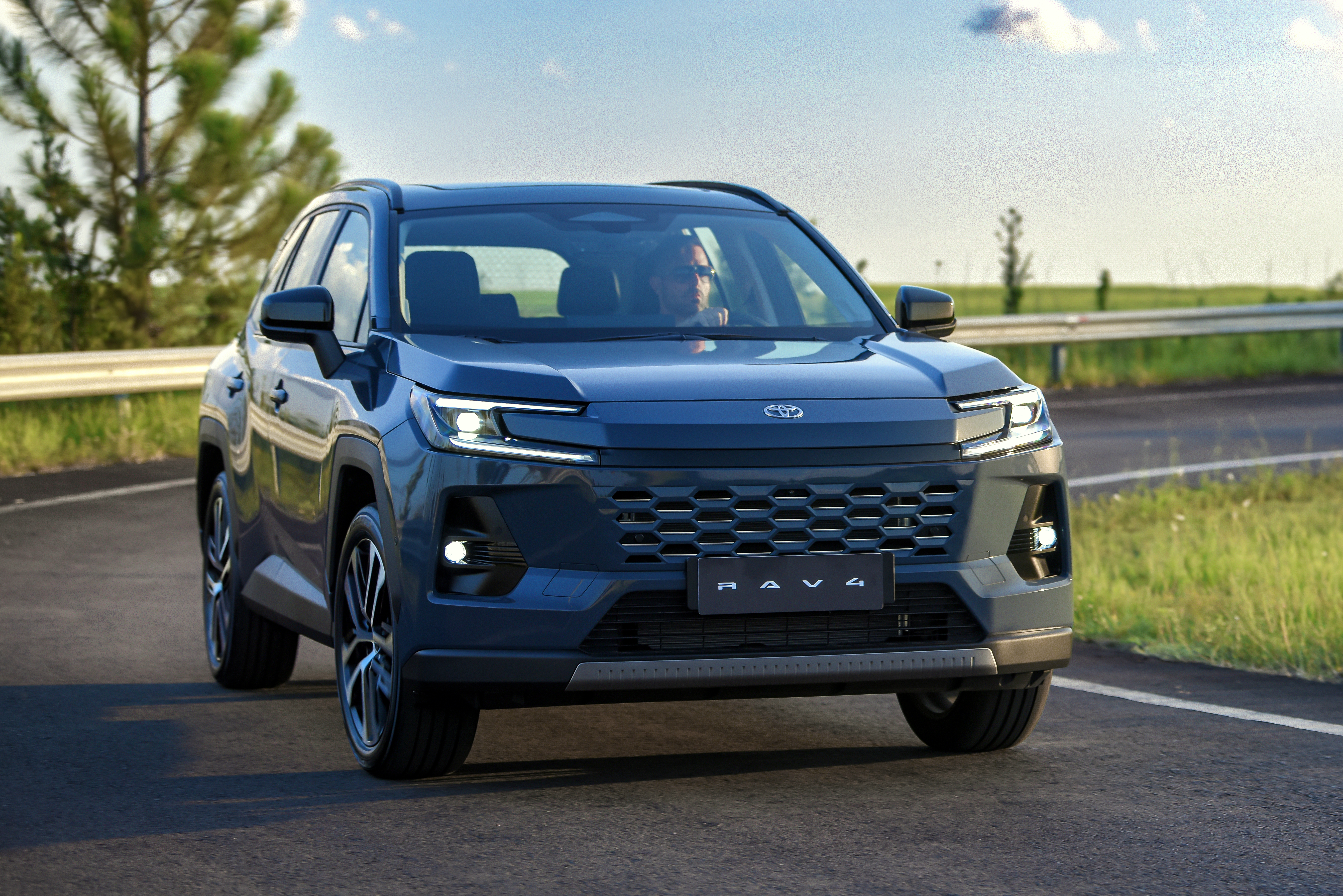 Toyota RAV4 SX HEV 2026
