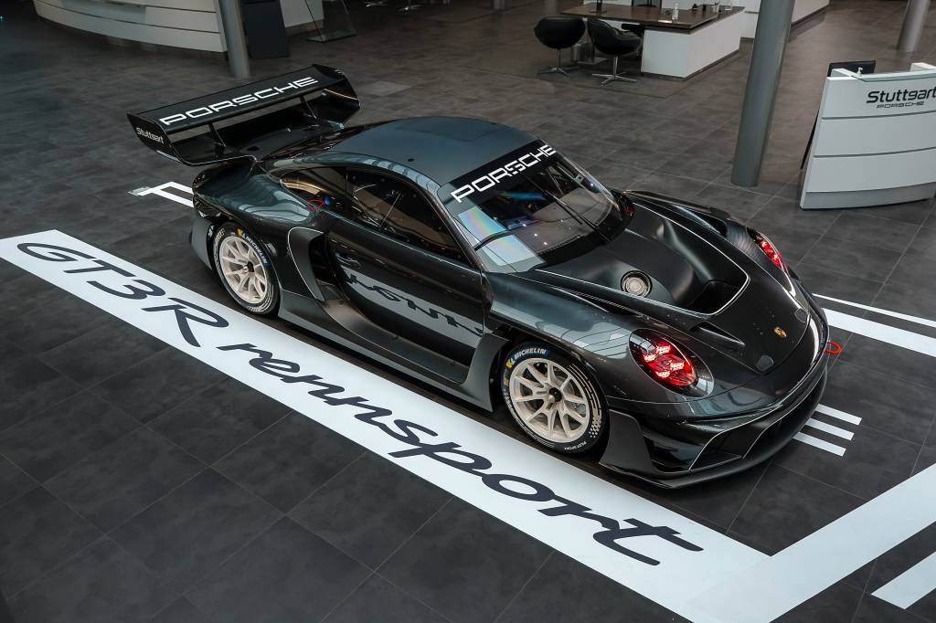 Porsche 911 GT3 R Rennsport é proibido nas ruas e nas pistas e está exposto no Brasil