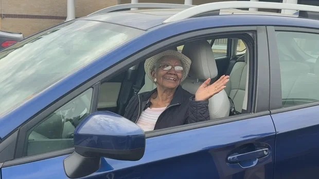 Motorista de 108 anos garante renovação da CNH até 2033 nos Estados Unidos