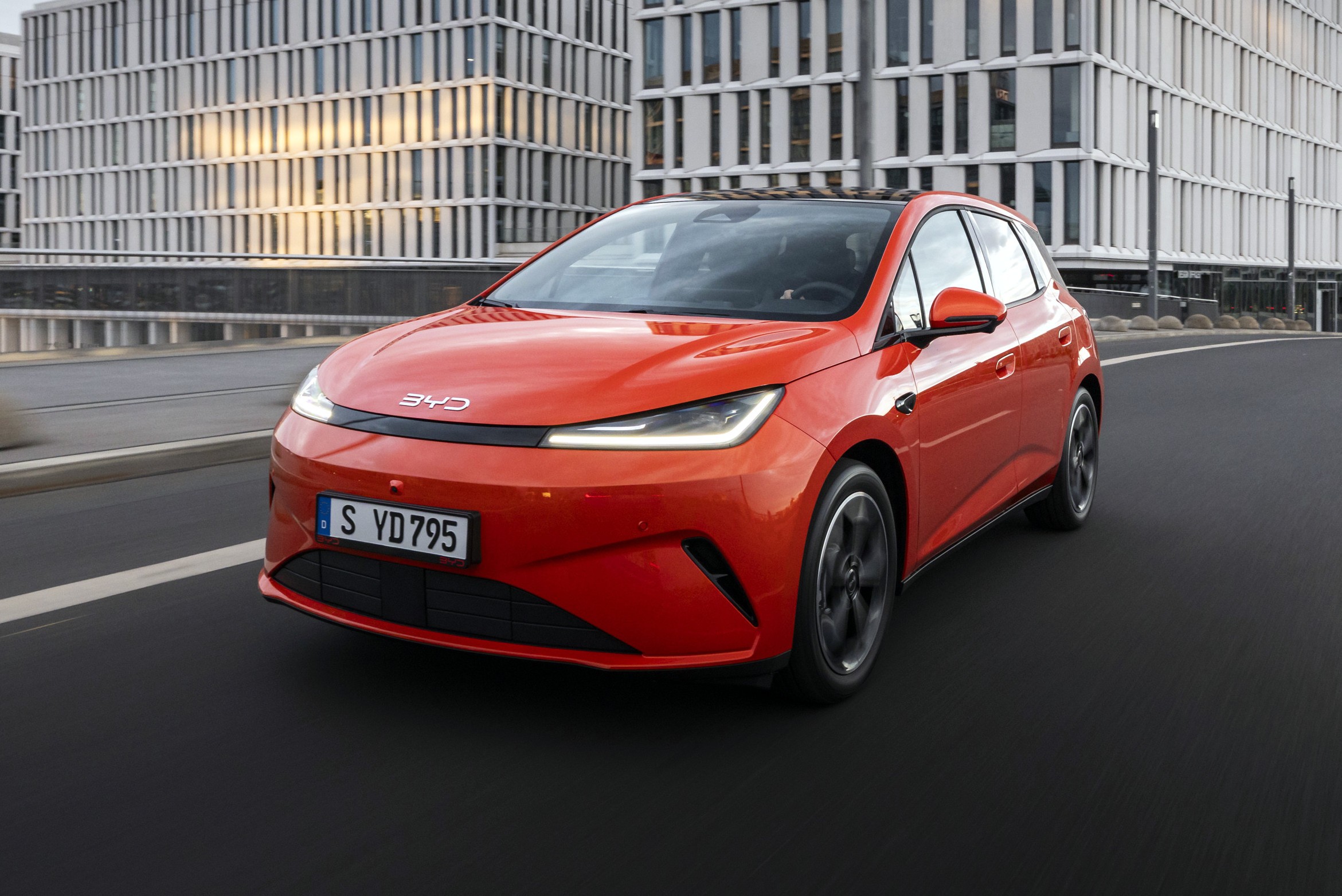BYD Dolphin G híbrido estreia no Brasil em 2027 e será montado na Bahia