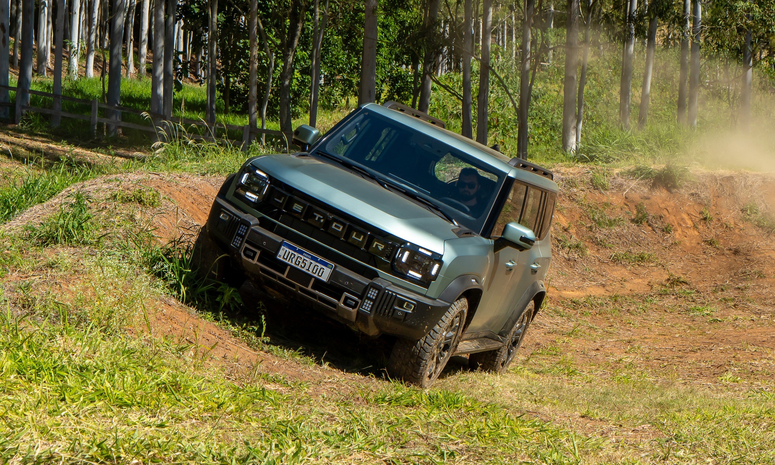 Jetour T2 4×4 tem quatro motores e (agora) faz valer o estilo jipão off-road, mas esconde potência real