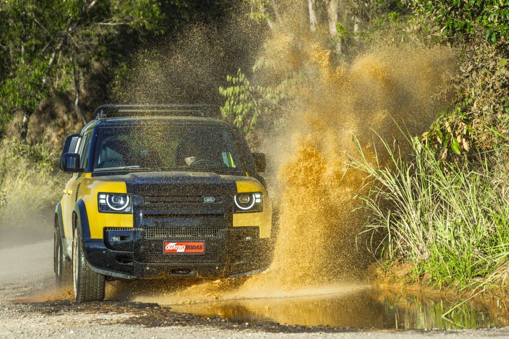 Um SUV grande como este e pintado de amarelo n&atilde;o passa inc&oacute;gnito