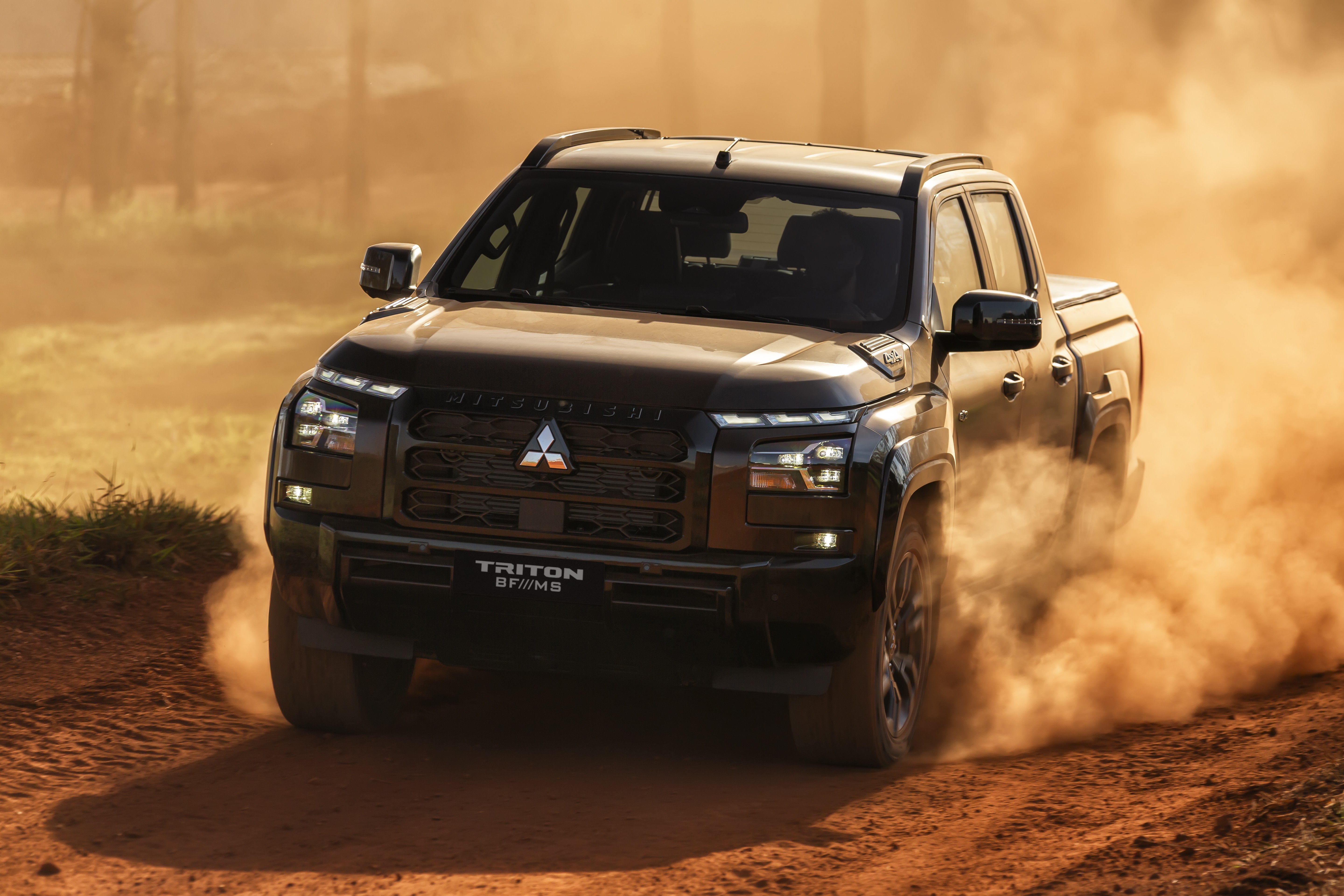 Mitsubishi Triton BF///MS cobra R$ 339.990 por pacote visual exclusivo e pneus mistos
