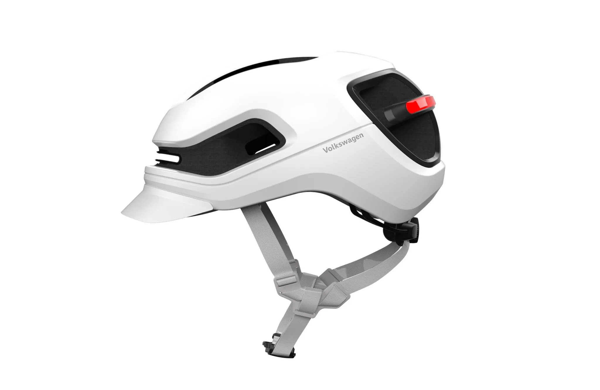 Capacete de bicicleta branco com detalhes pretos, viseira frontal e luz traseira vermelha, com o nome Volkswagen na lateral, em fundo branco