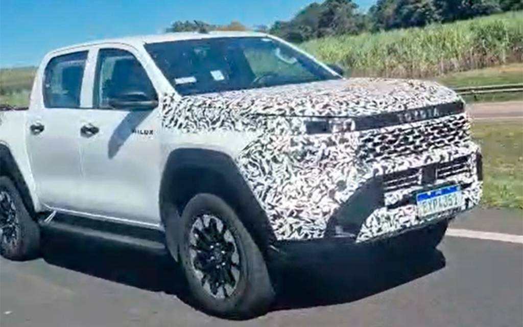 Toyota Hilux 2028 em testes no Brasil