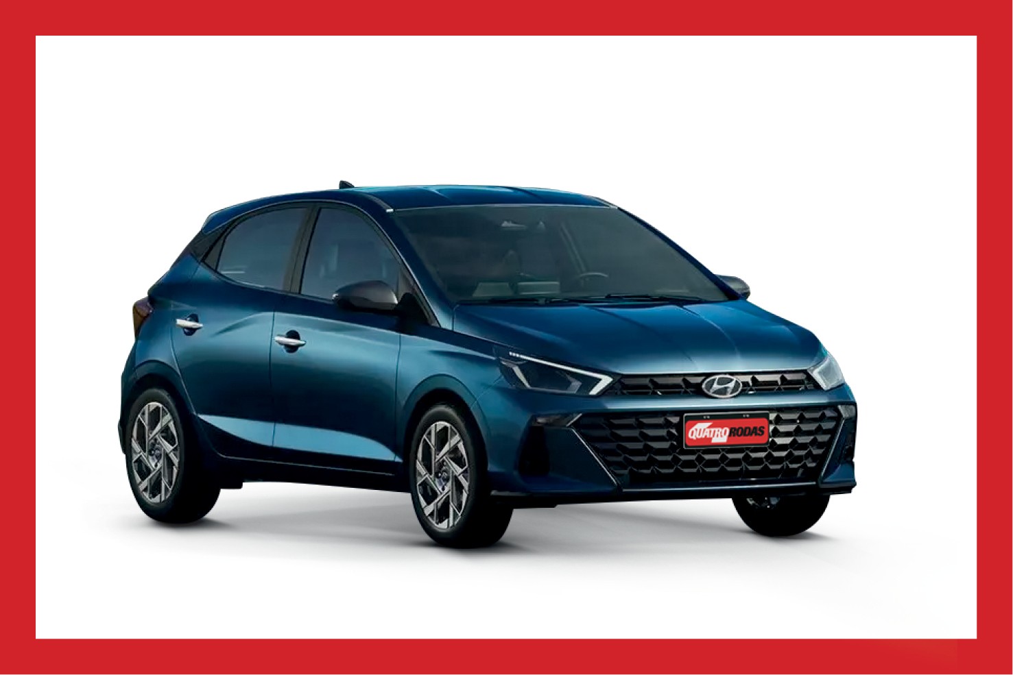 Carro Hyundai HB20 azul-escuro, modelo hatch, visto de frente e levemente de lado, com a grade frontal preta e o logotipo da revista Quatro Rodas na placa, sobre fundo branco
