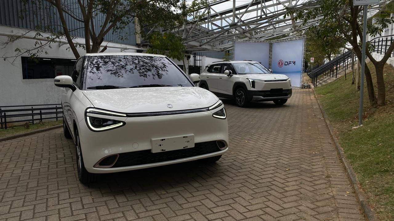 Dongfeng estreia no Brasil em agosto com hatch e SUV; fábrica segue indefinida