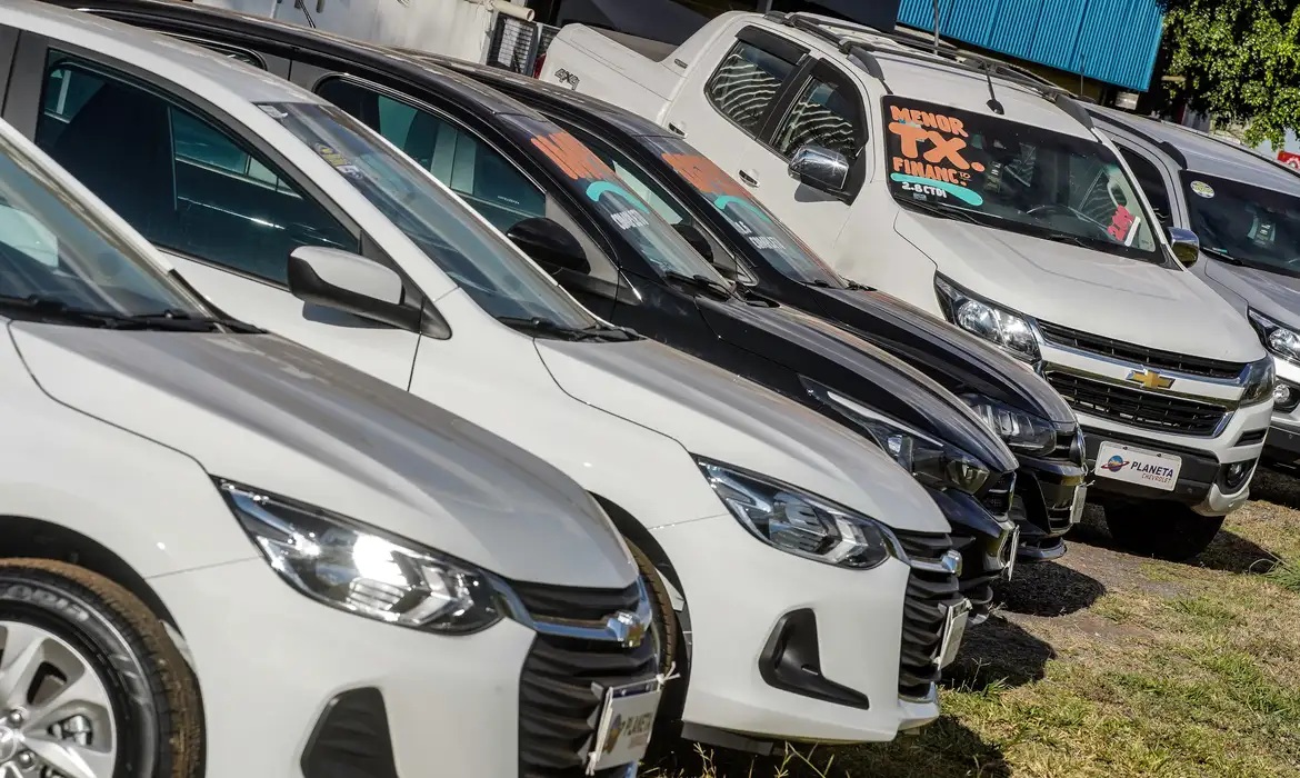 Preços de carros novos e usados caíram 4,7% no último ano, diz B3